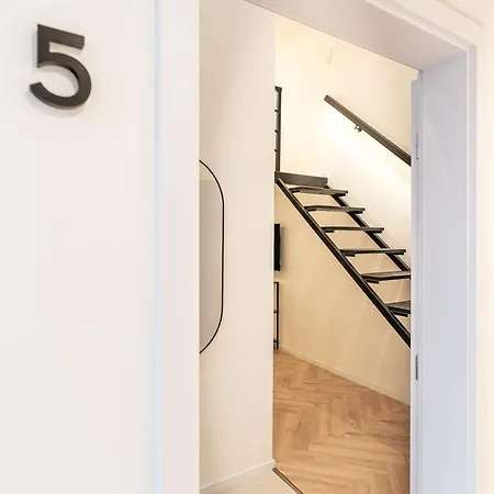 E22 - Boutique Apartments, Location By Bqa Apartament