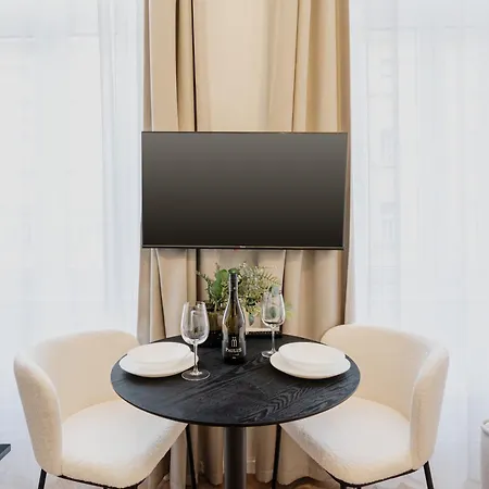 E22 - Boutique Apartments, Location By Bqa Apartament *